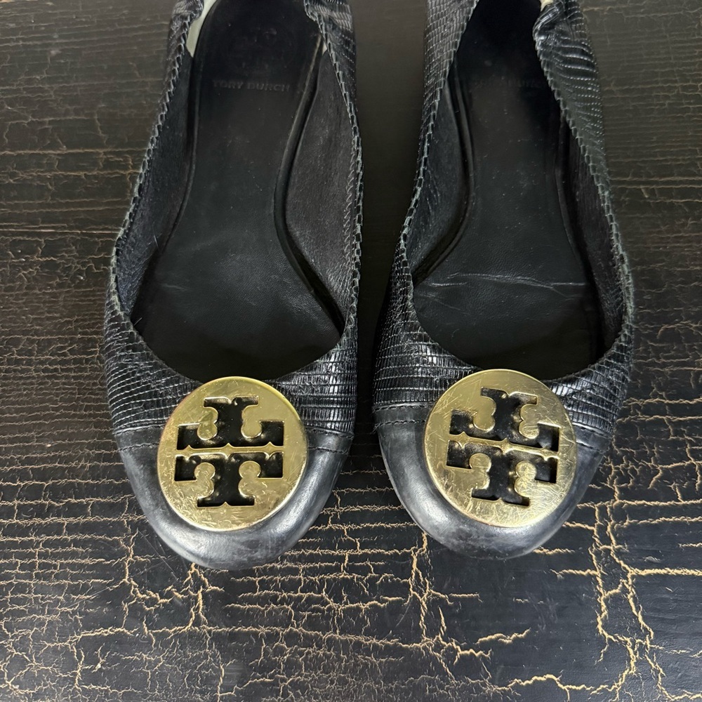 Tory Burch Textured Black Flats with Gold Emblem - Picture 3 of 12